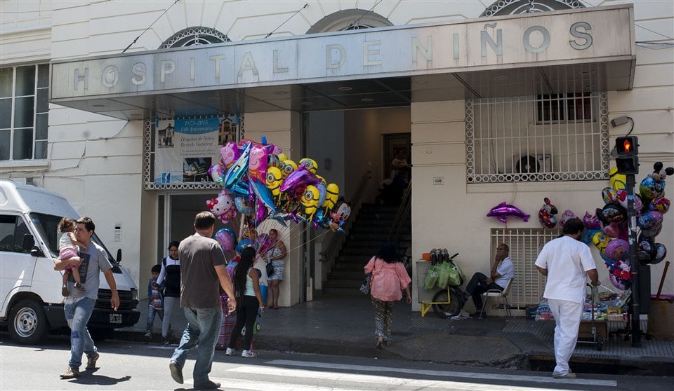 Los hospitales porteños comenzarán a cobrar la atención a extranjeros