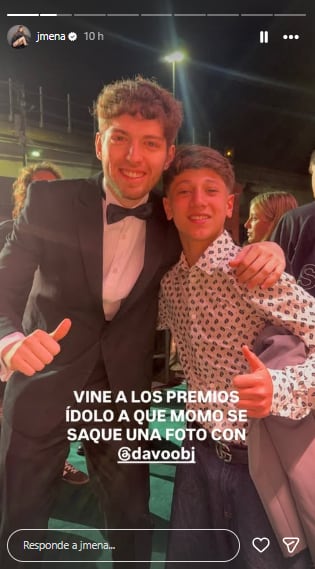 Momo, el hijo de Jimena Barón, conoció a Davo Xeneize en los Premios Ídolo (Foto: Instagram @jmena)