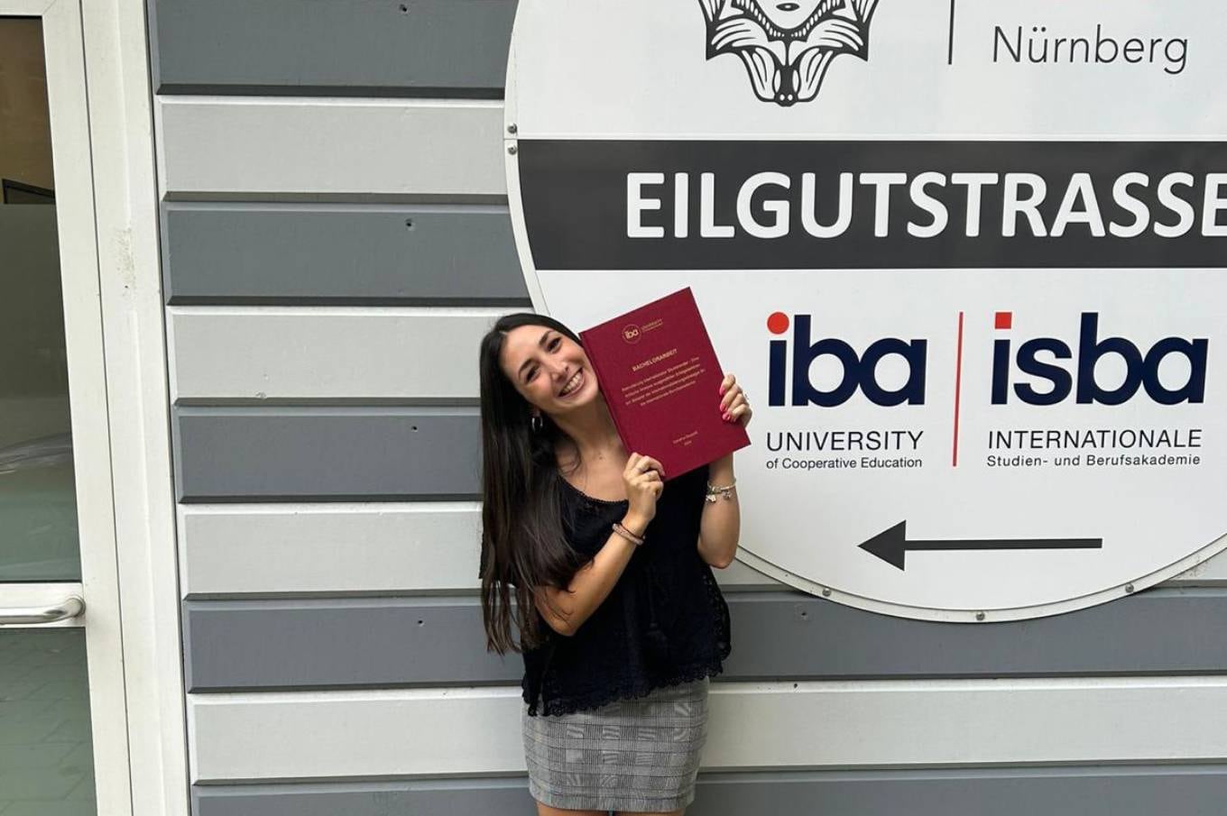 “Alemania emergió llena de posibilidades, tanto para trabajar como para formarme profesionalmente. Sin embargo, el idioma hace la diferencia y abrió muchísimas puertas. Sin el idioma, todo se vuelve más difícil”.