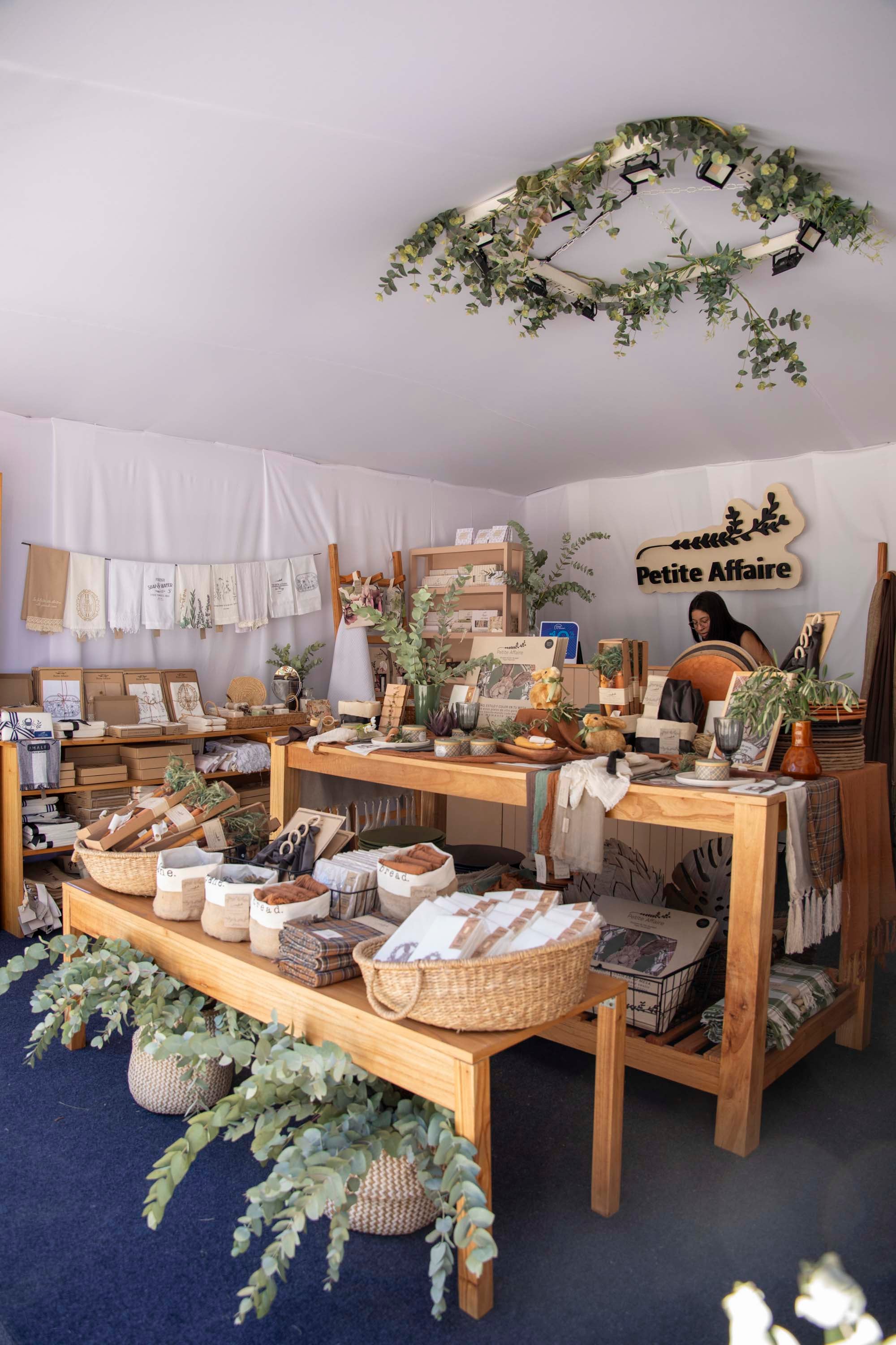 En el stand de Petite Affaire, servilletas, manteles, individuales y todo lo que necesitás para darle un toque especial a tus espacios.