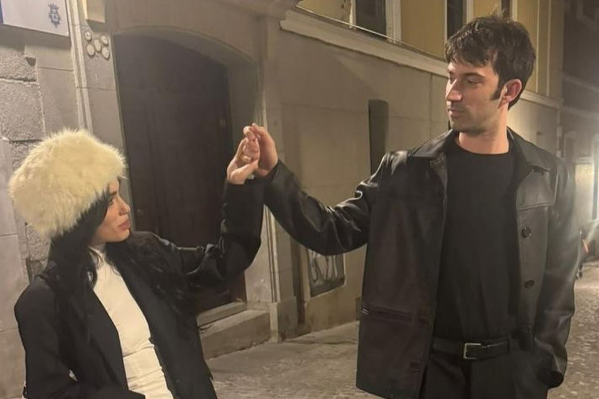 Luego de sus shows en España, ella publicó una tierna foto junto a Pedro en las calles europeas