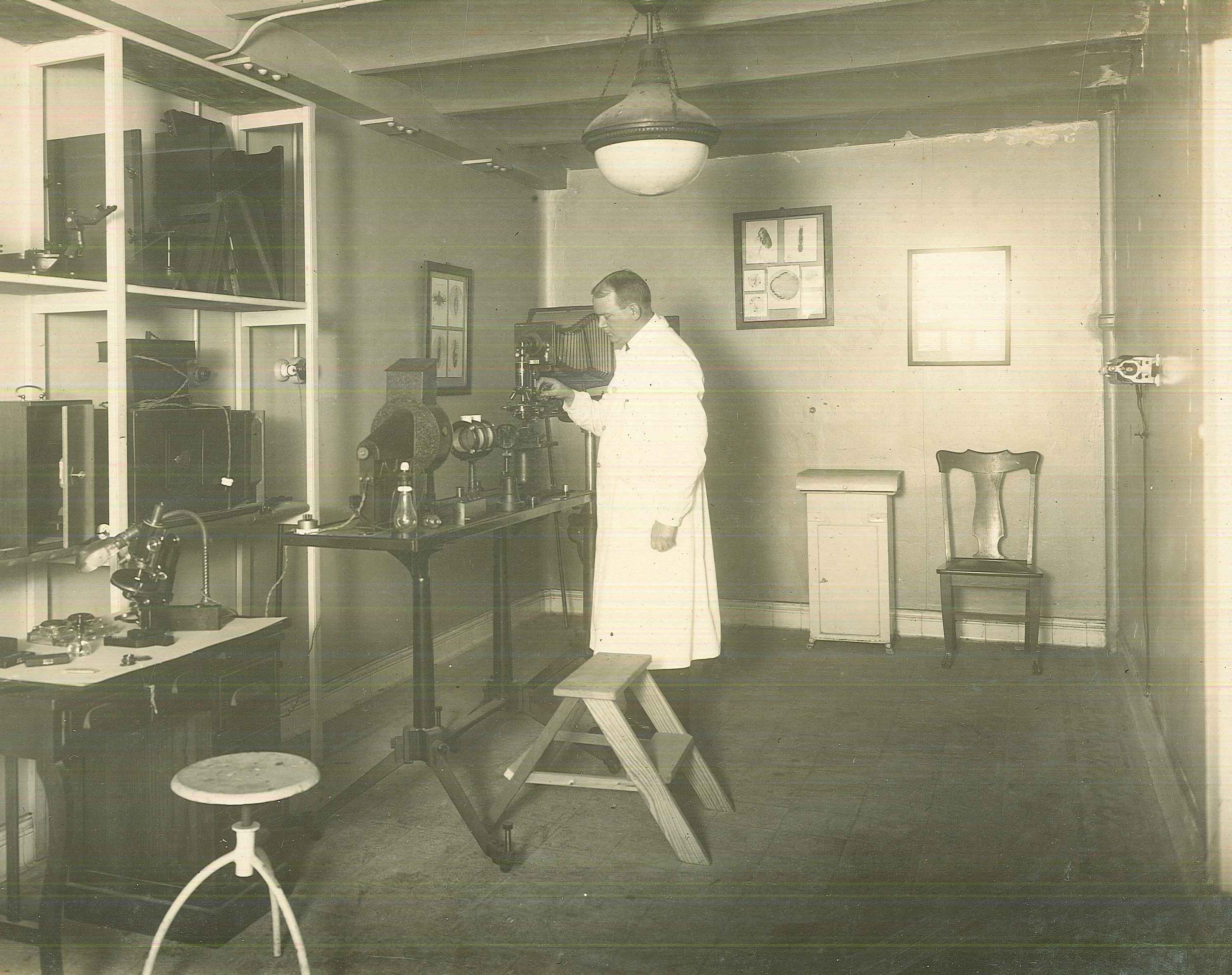 Imagen de uno de los laboratorios históricos del Malbrán, institución creada para investigar enfermedades infecciosas y producir vacunas y sueros en la Argentina