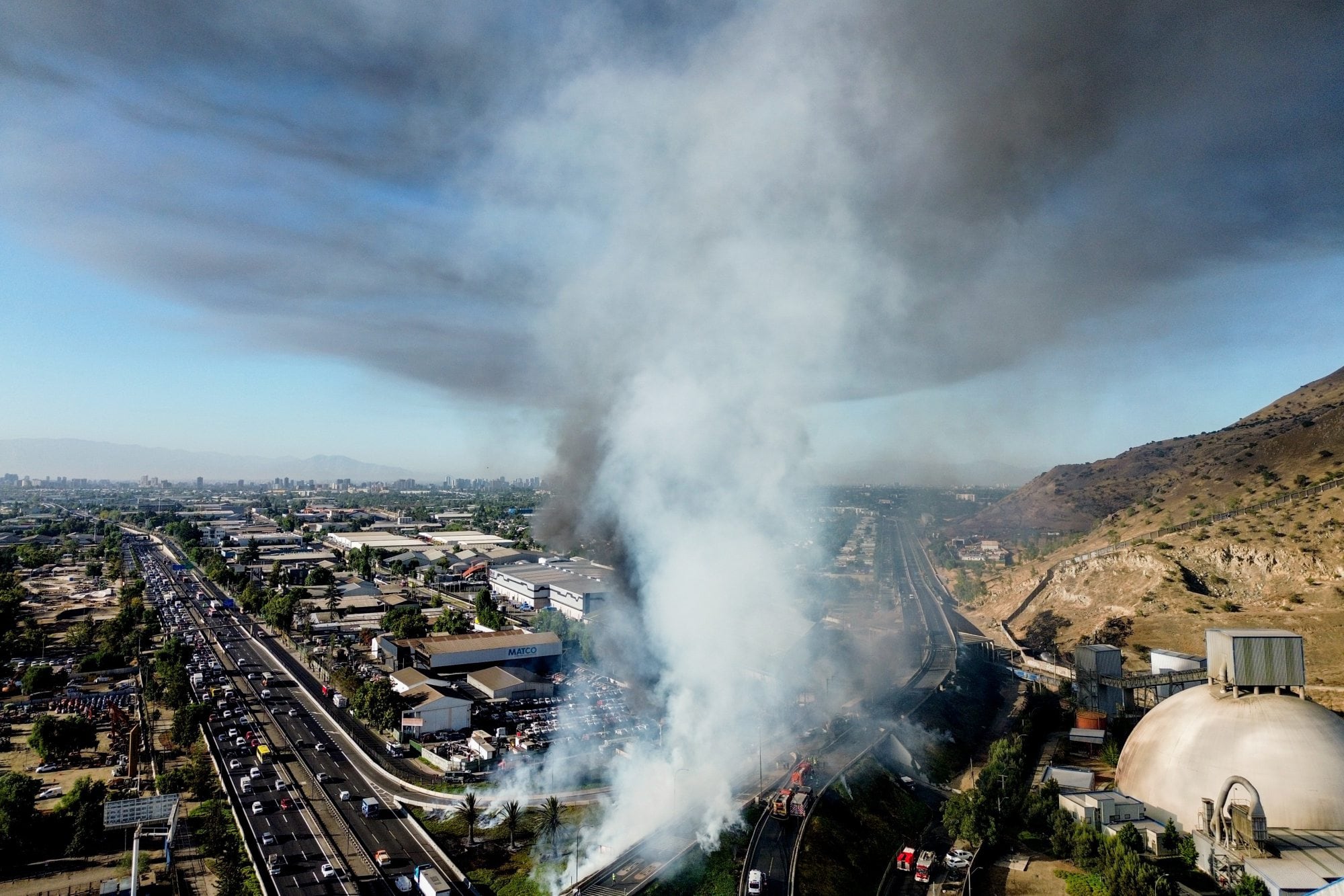 El humo perduró por varias horas luego de la explosión