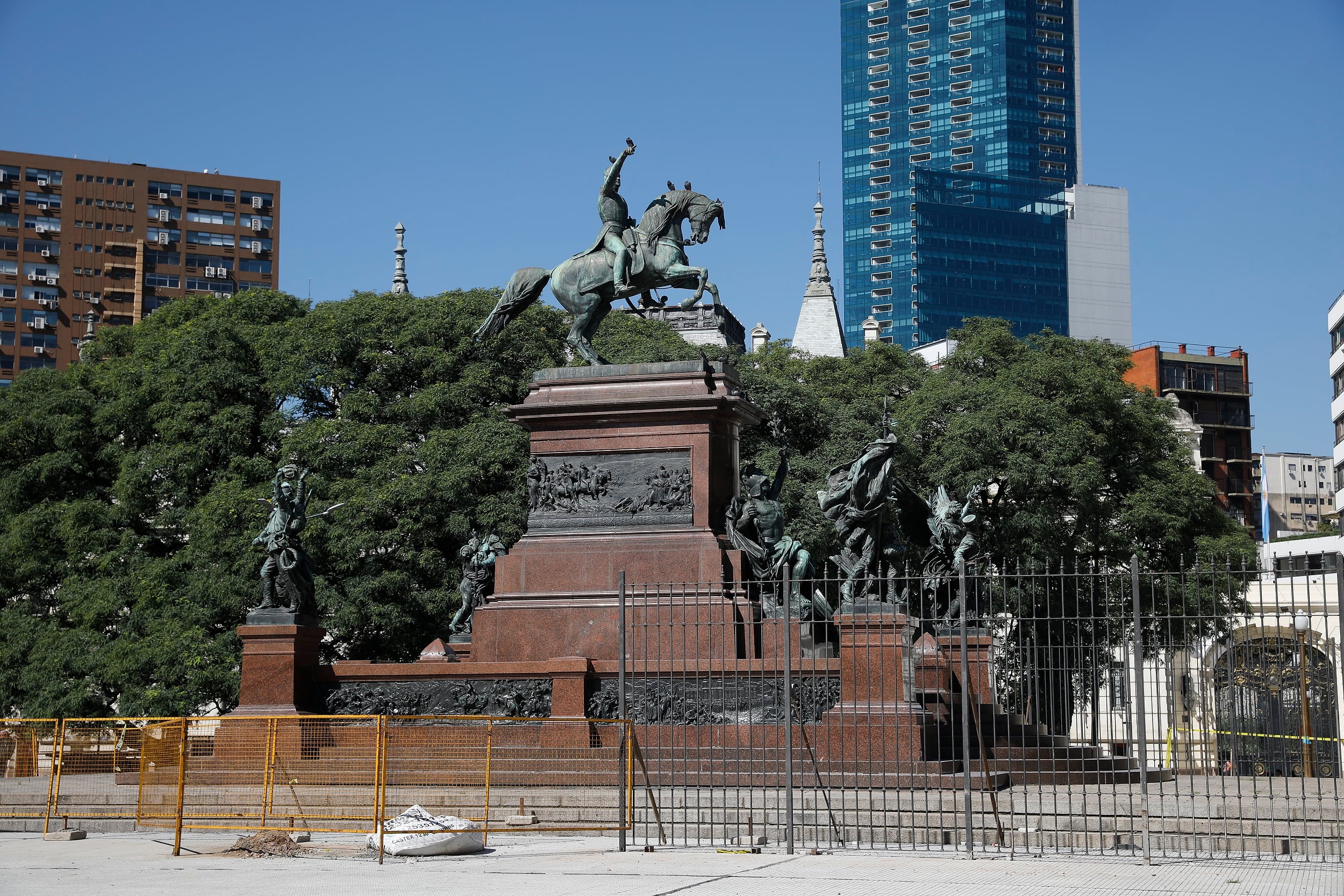 El monumento al Libertador, en Plaza San Martín