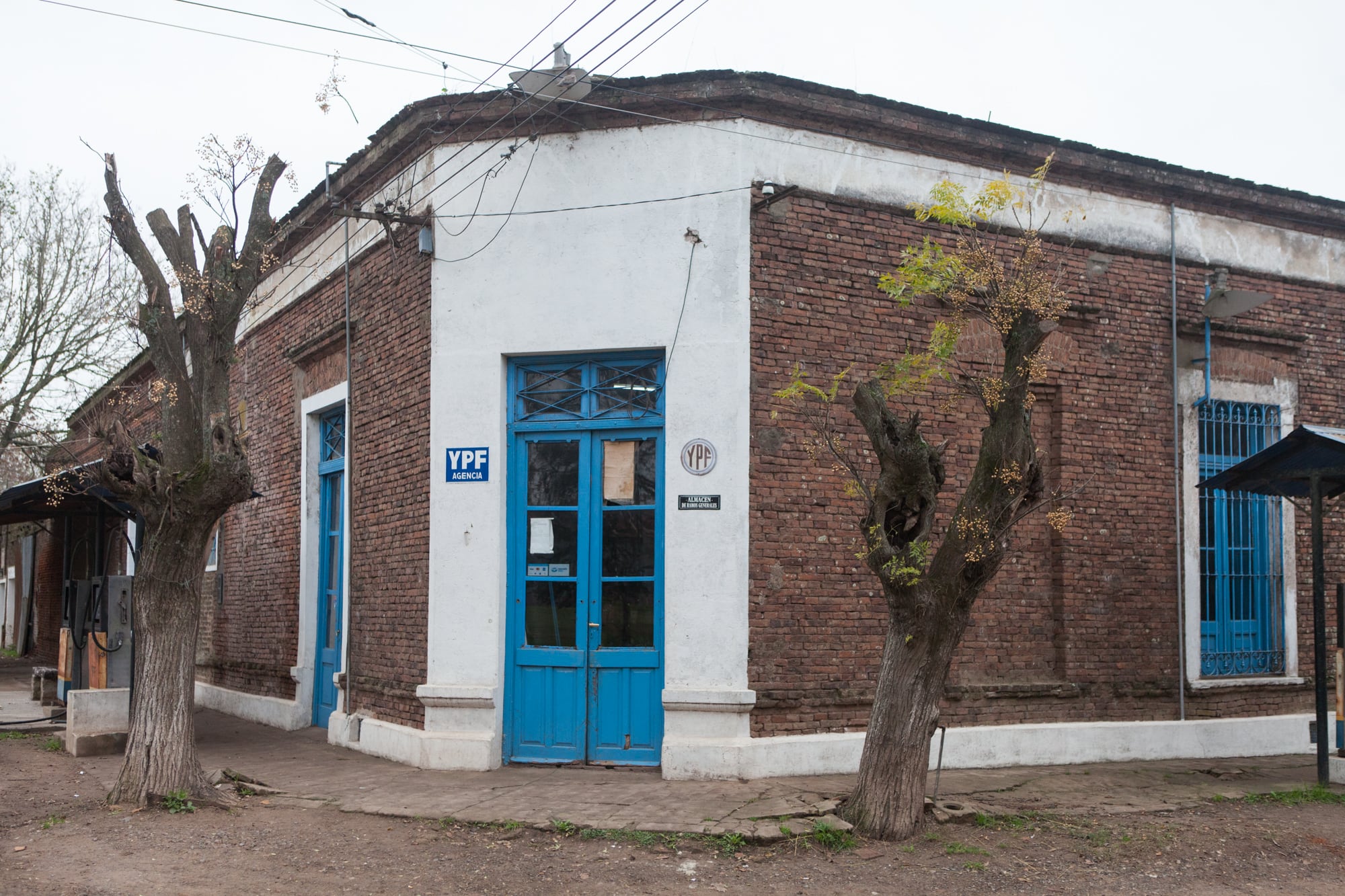 El almacén está en la esquina más importante de Ireneo Portela