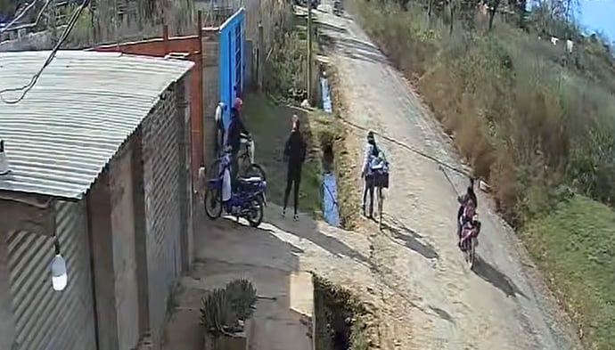 Varios vecinos de la zona se quedaron sorprendidos al ver la situación