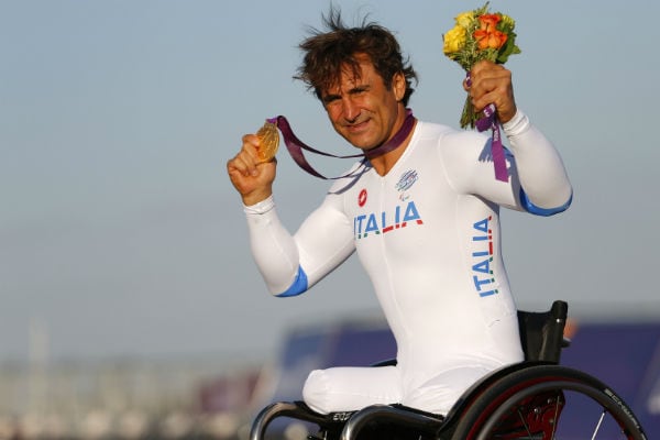 Zanardi, orgulloso con uno de sus oros paralímpicos