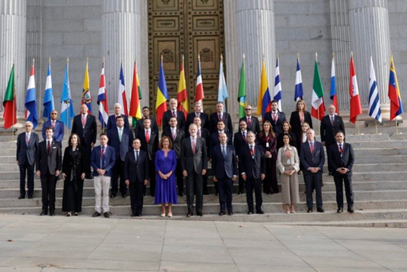 La vicepresidente Victoria Villarruel participó del XII Foro Parlamentario Iberoamericano, en Madrid, y se mostró junto al rey de España