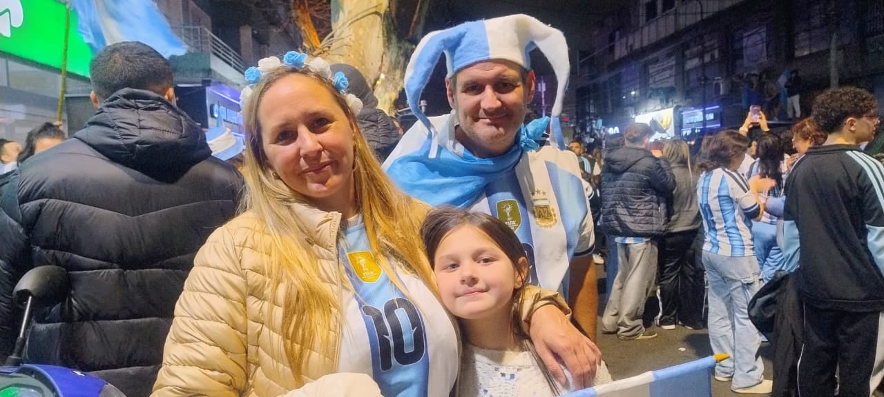 Martín Briguori, con Gianella y Roma Alles