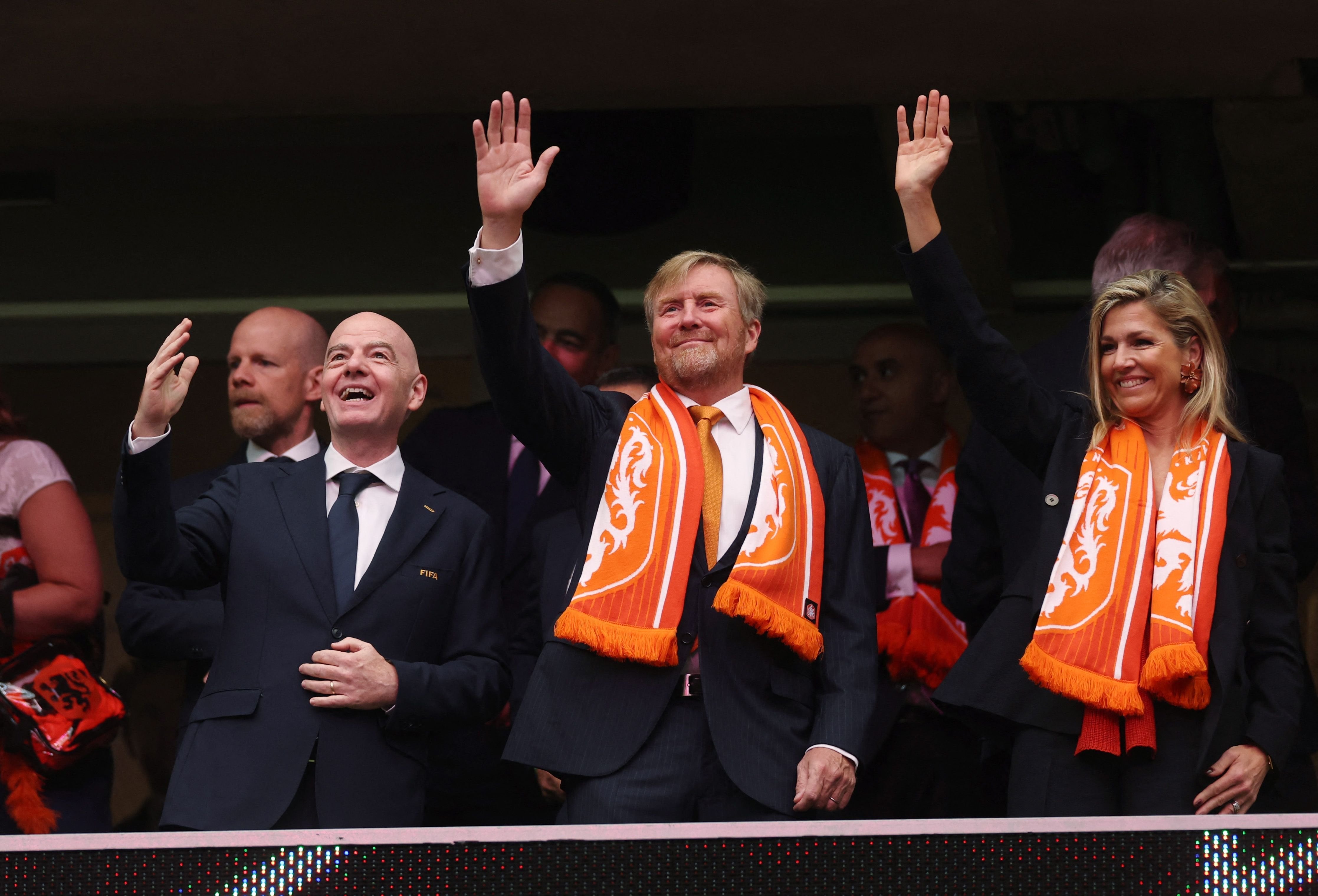 Los reyes se ubicaron en uno de los palcos del Estadio Houston junto al presidente de la FIFA Gianni Infantino