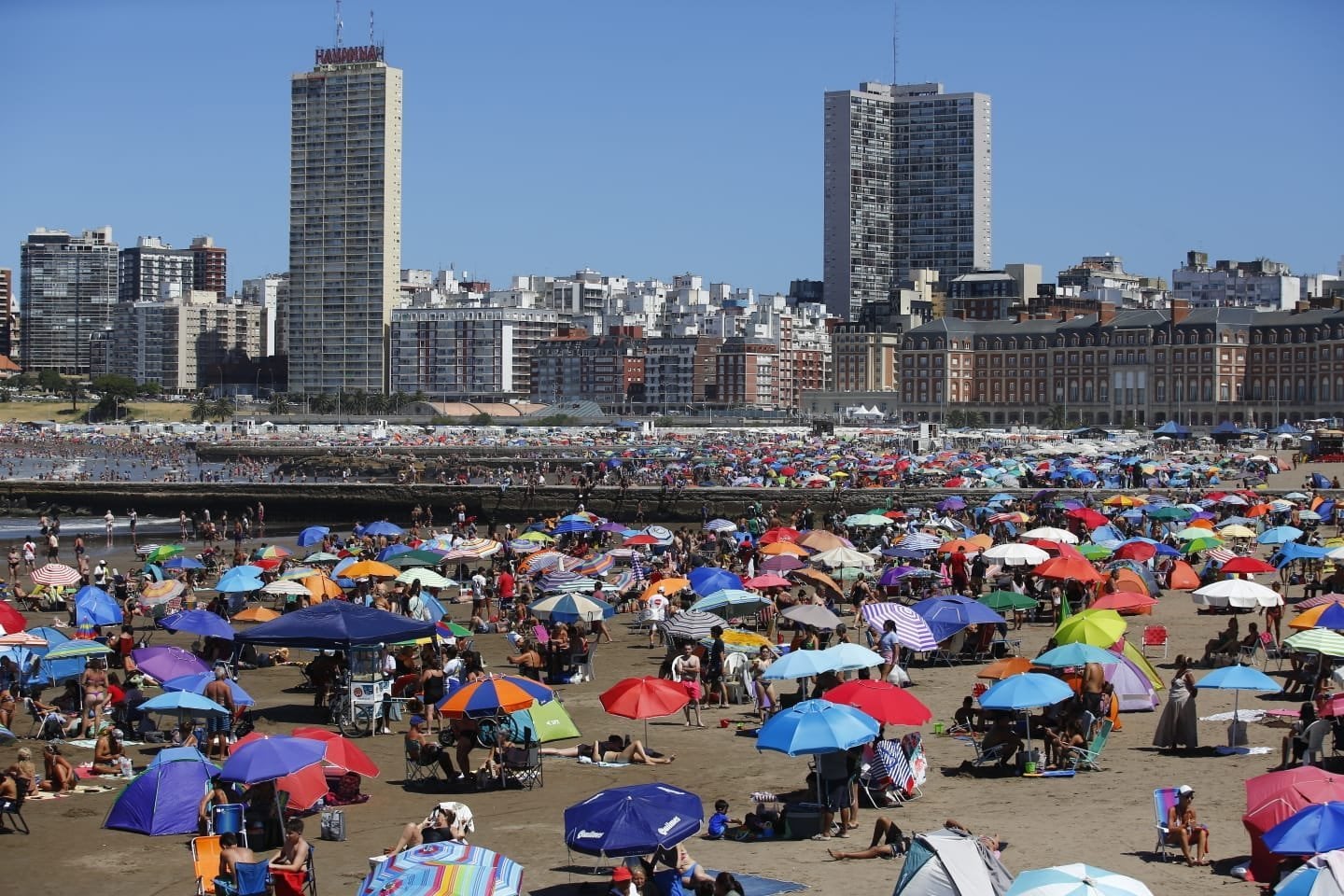 “Valores competitivos”: El turismo de gama alta y los días de calor marcaron el ritmo en un destino histórico de playa