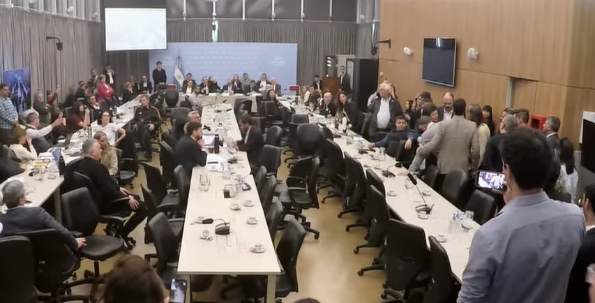 El debate se vio interrumpido por varios minutos