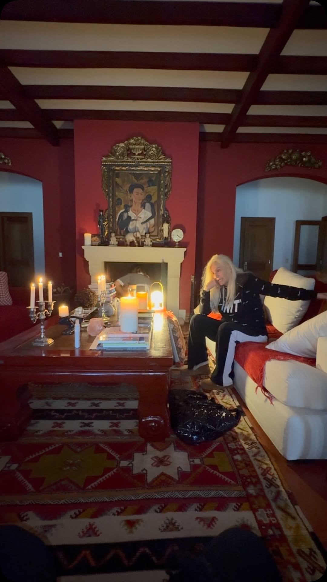 En la casa de Punta del Este de Susana Giménez se cortó la luz y la conductora se volvió viral por el video que publicó en Instagram (Foto: Captura / Instagram @gimenezsuok)