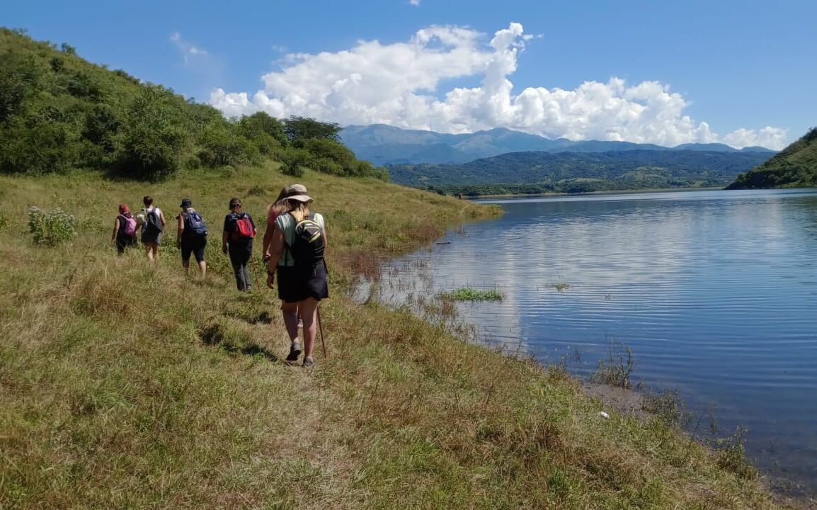 La mayor parte del Camino a Salta se hace por senderos, aunque hay una porción de caminos vehiculares.
