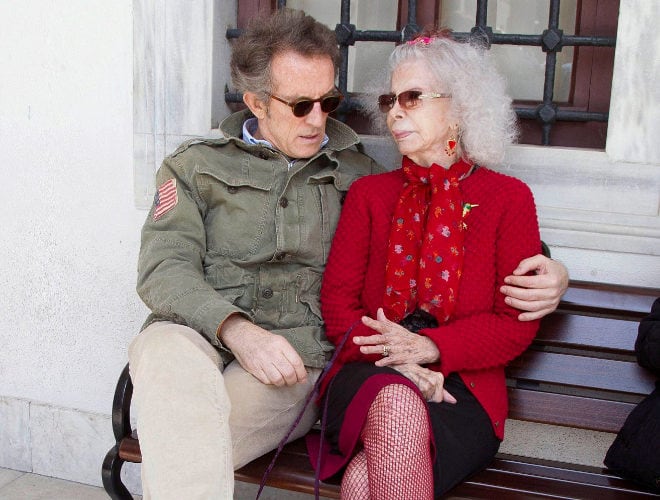 En 2011 Cayetana causó polémica en su familia tras casarse con Alfonso Díez, 24 años menor que ella