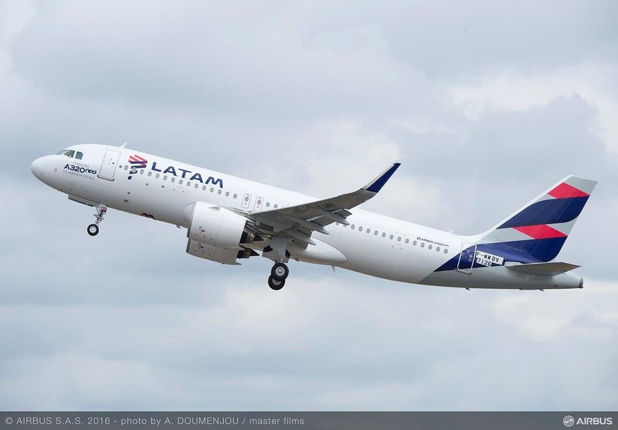 El Gobierno autorizó a Latam Airlines a operar la ruta entre San Pablo y Ushuaia
