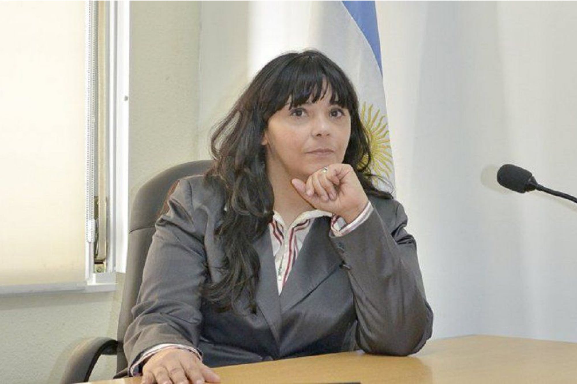 La jueza de Chubut a la que filmaron besando a un preso en la cárcel recuperó su cargo 6 La jueza Mariel Suárez, de Chubut, vuelve a su cargo