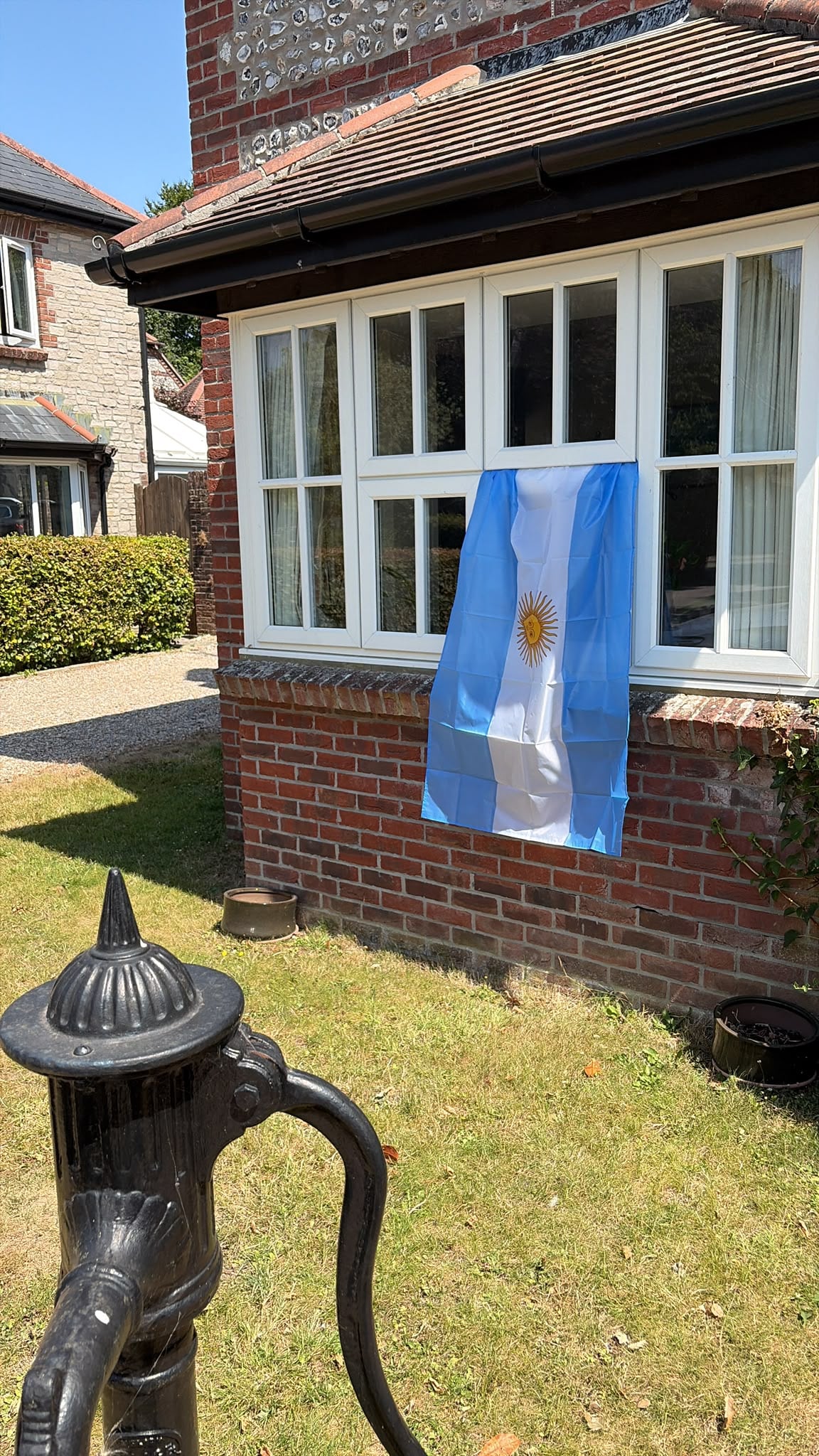 Las bromas entre amigos ingleses y argentinos comenzaron varios días antes del partido