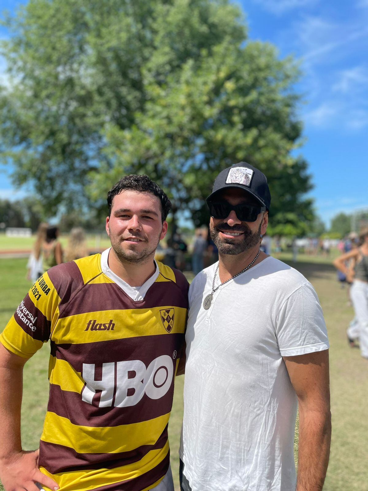 Agustín junto a su papá tras el partido de rugby (Foto: Gentileza Agustín Pérez Villarreal)
