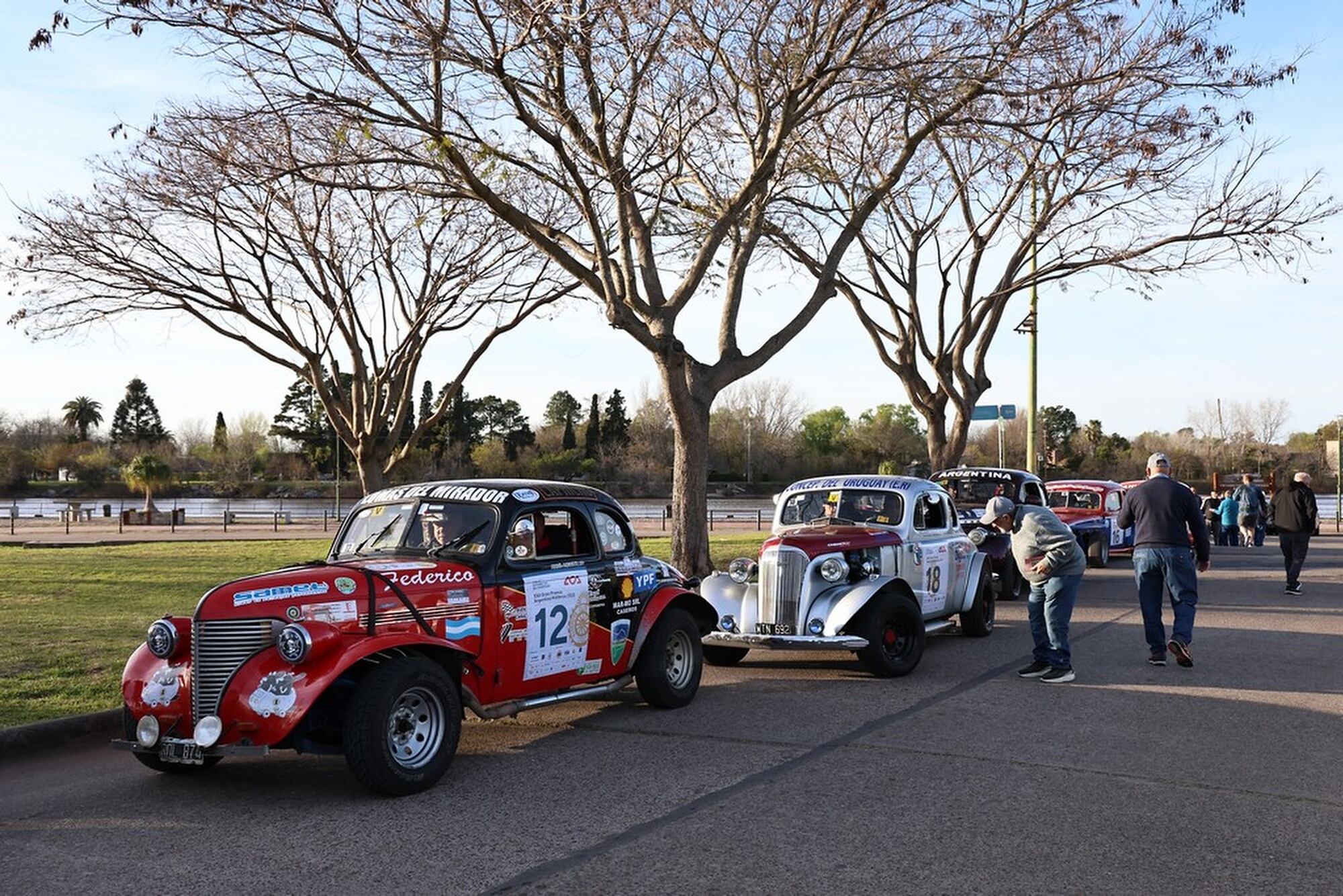 Nunca faltan, y nunca dejan de atraer atención: a sus 85 y más años, las cupecitas Chevrolet y Ford siguen siendo lo más llamativo del gran premio.