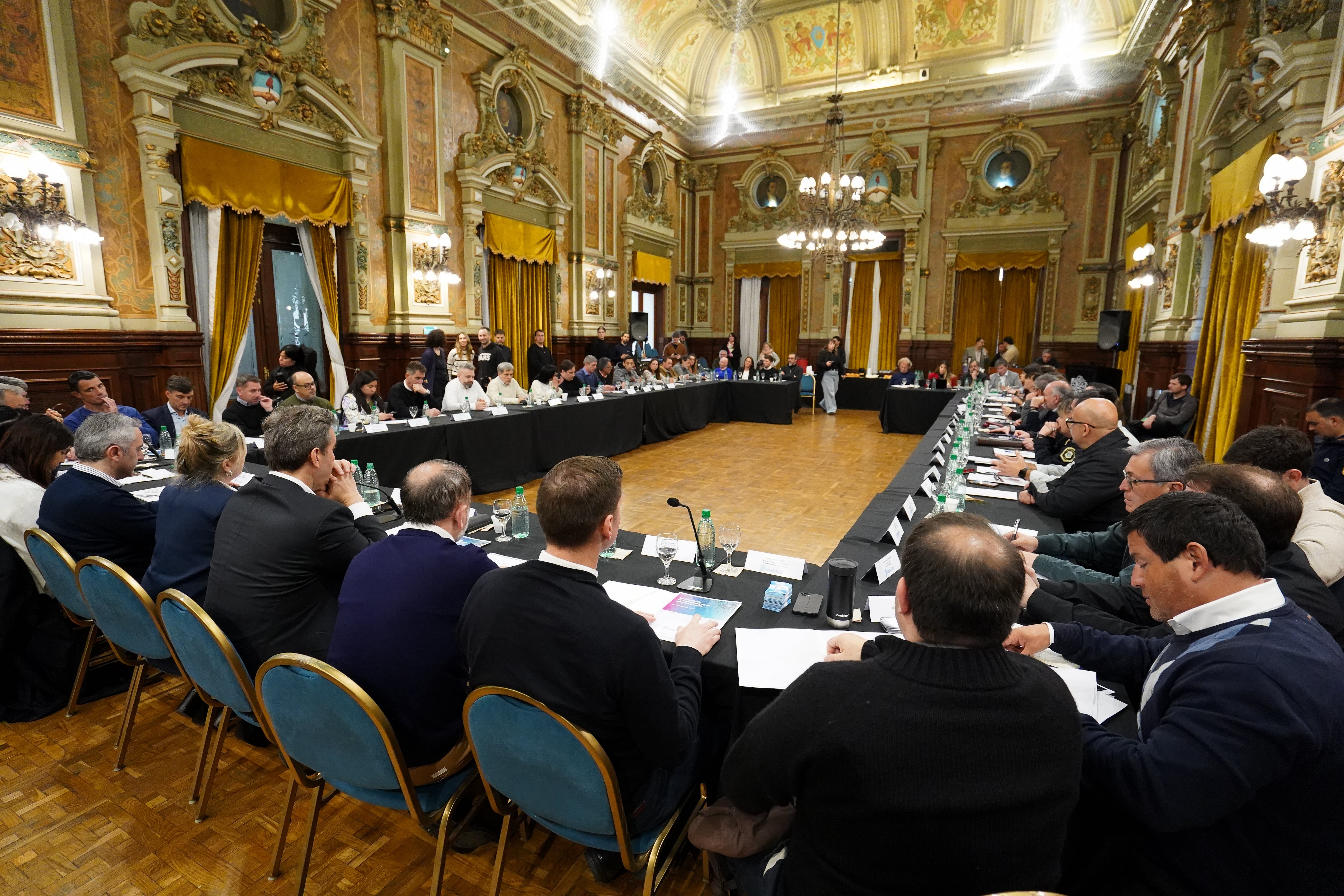 Kicillof reunió a los sectores involucrados en recibir a León XIV en la provincia de Buenos Aires.
