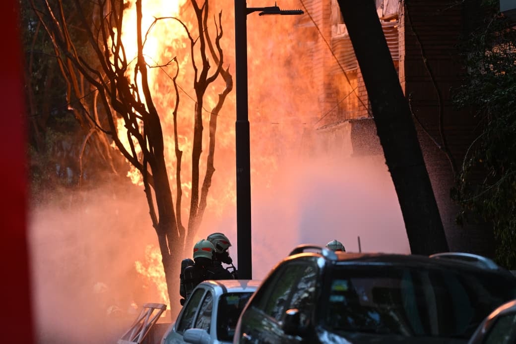 Bomberos combatieron las llamas durante la tarde del miércoles