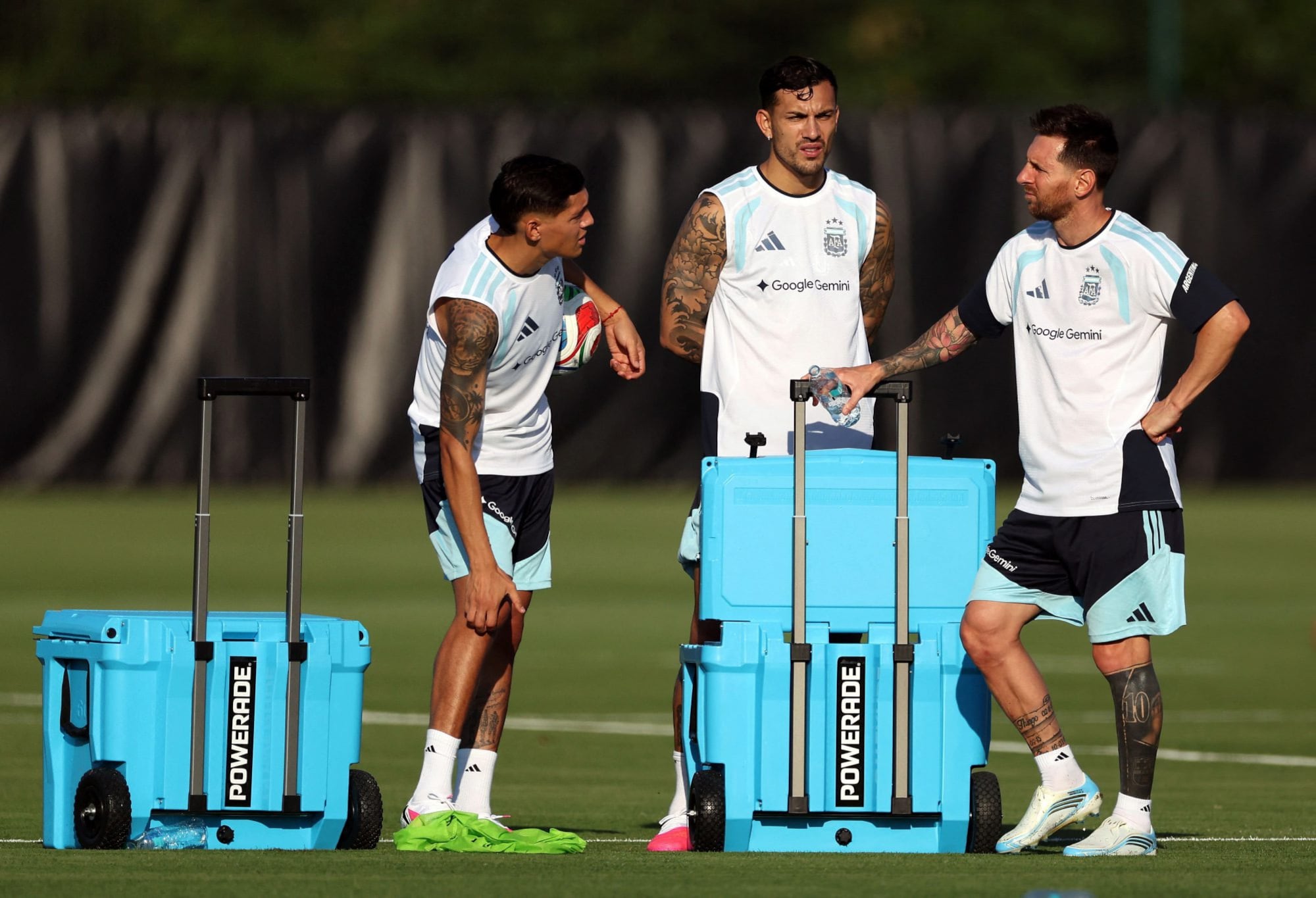 El entrenamiento de la selección argentina, en vivo: Messi practica diferenciado y Dibu Martínez, sin guantes