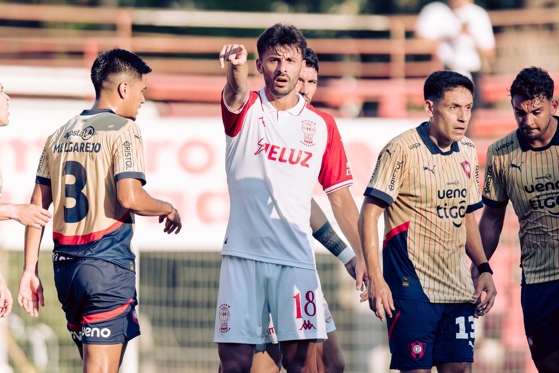 Tras golear a Cerro Porteño, Huracán se medirá en Uruguay con Cúcuta, de Colombia, que viene de superar a San Lorenzo de Almagro.