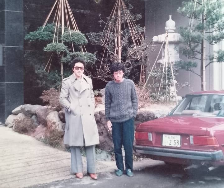 Takeshi Shimad (derecha), en tiempos pasados.