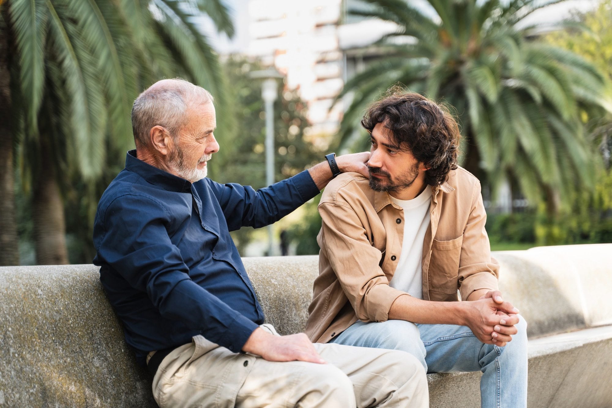 A veces es el simple acto de mirar con menos inercia y más atención a alguien que todavía puede sorprendernos