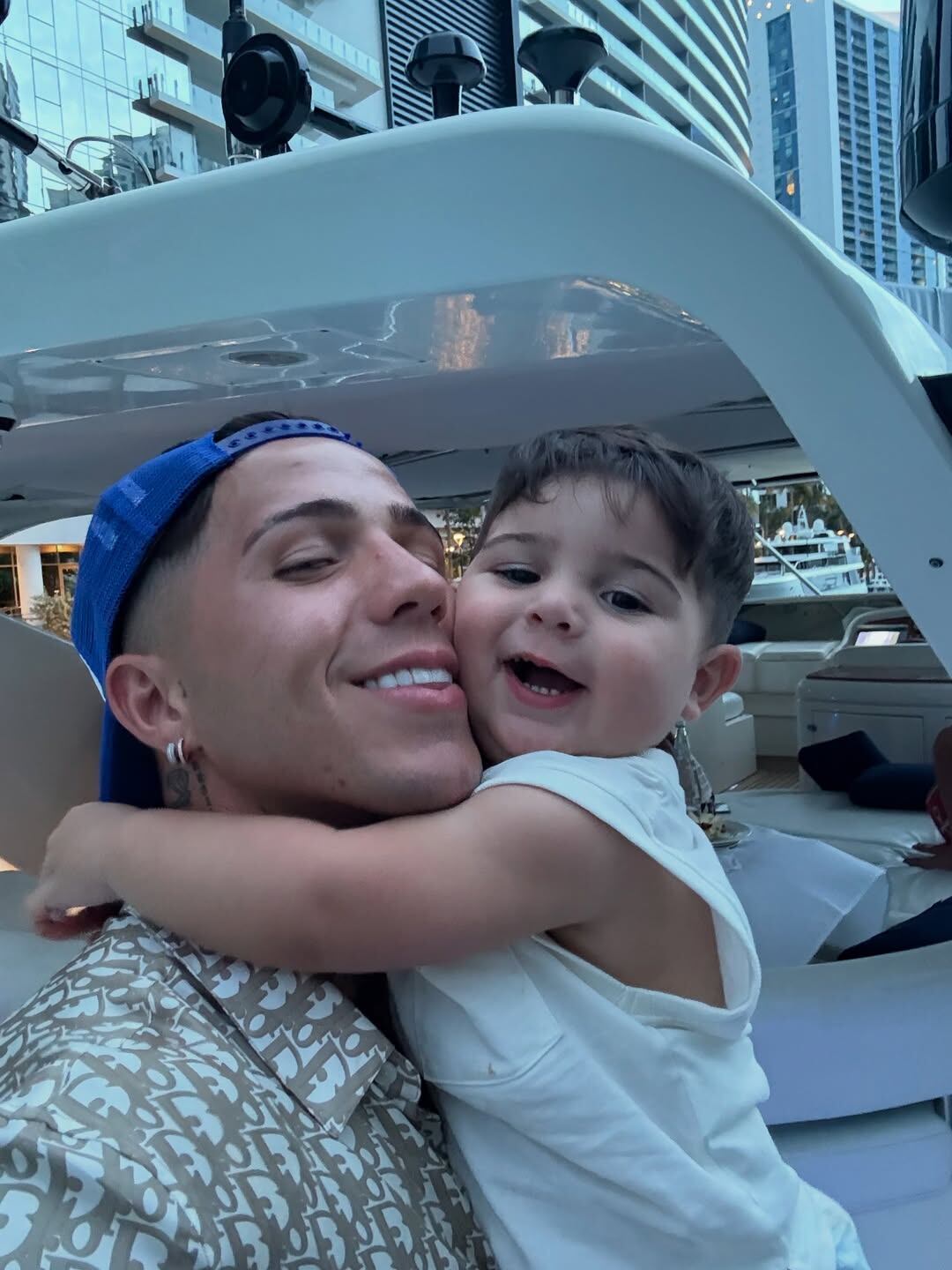 Enzo Fernández y su hijo, Benjamín