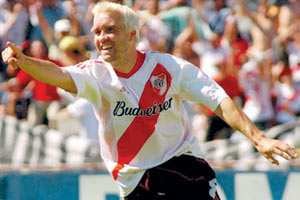 El Coudet futbolista y rubio ganó cuatro títulos en River
