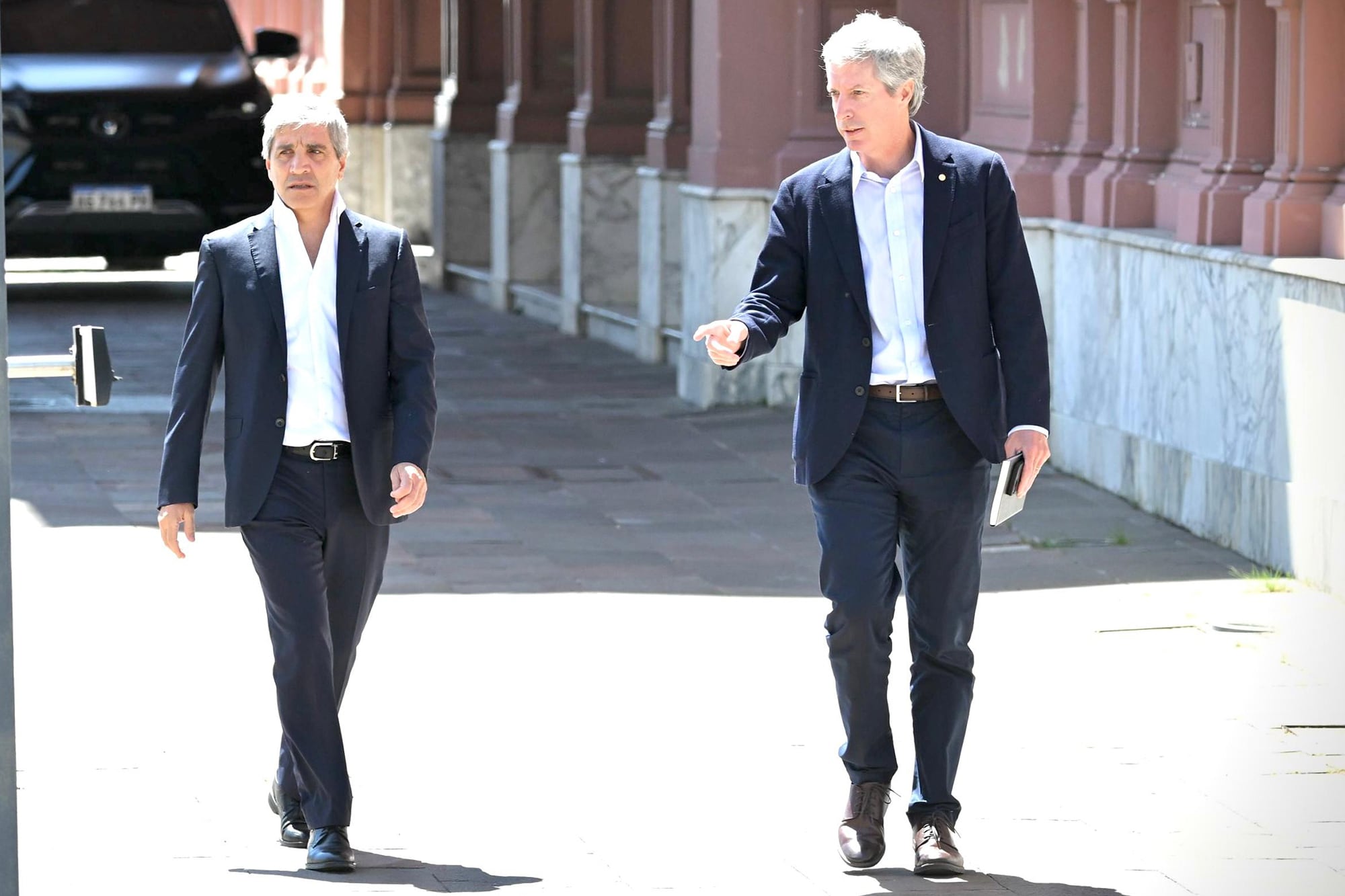 Luis Caputo y Bausili, presidente del Banco Central, al salir de Casa Rosada