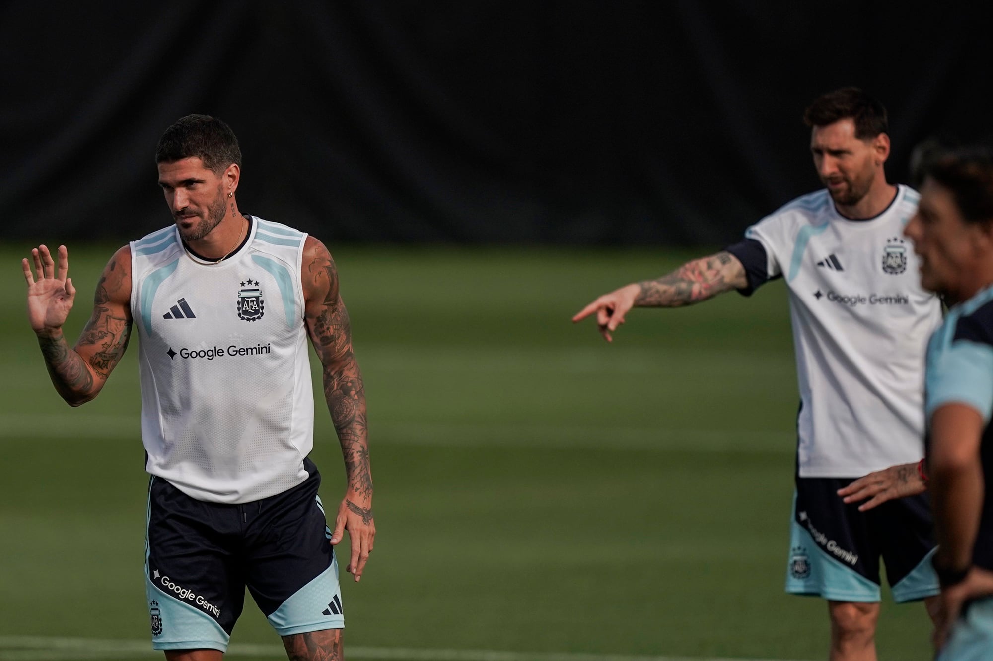 Messi se entrenó en Kansas City tras el comunicado de su familia por el estado de salud de Jorge, su padre 7 El capitán argentino se mostró de buen humor, siempre acompañado por su amigo Rodrigo de Paul