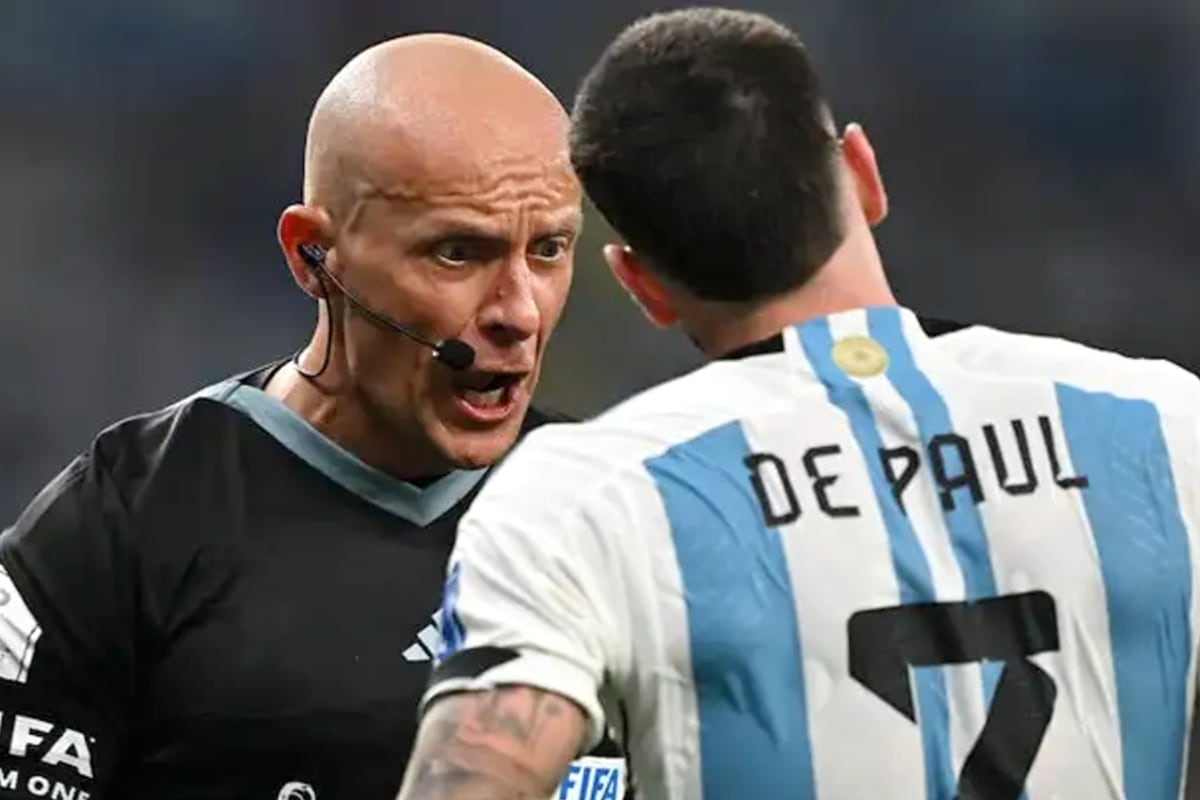 Szymon Marciniak y Rodrigo De Paul