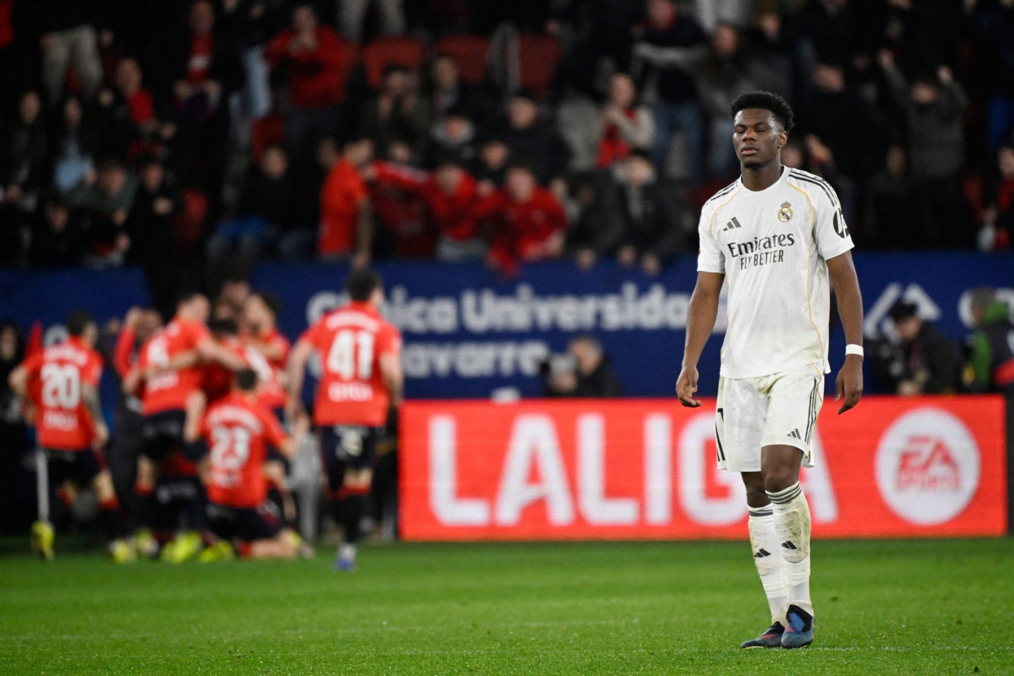 Festeja Osasuna, lo sufre Aurelien Tchouameni; el conjunto merengue cayó por 2-1 en Pamplona, por la Liga de España
