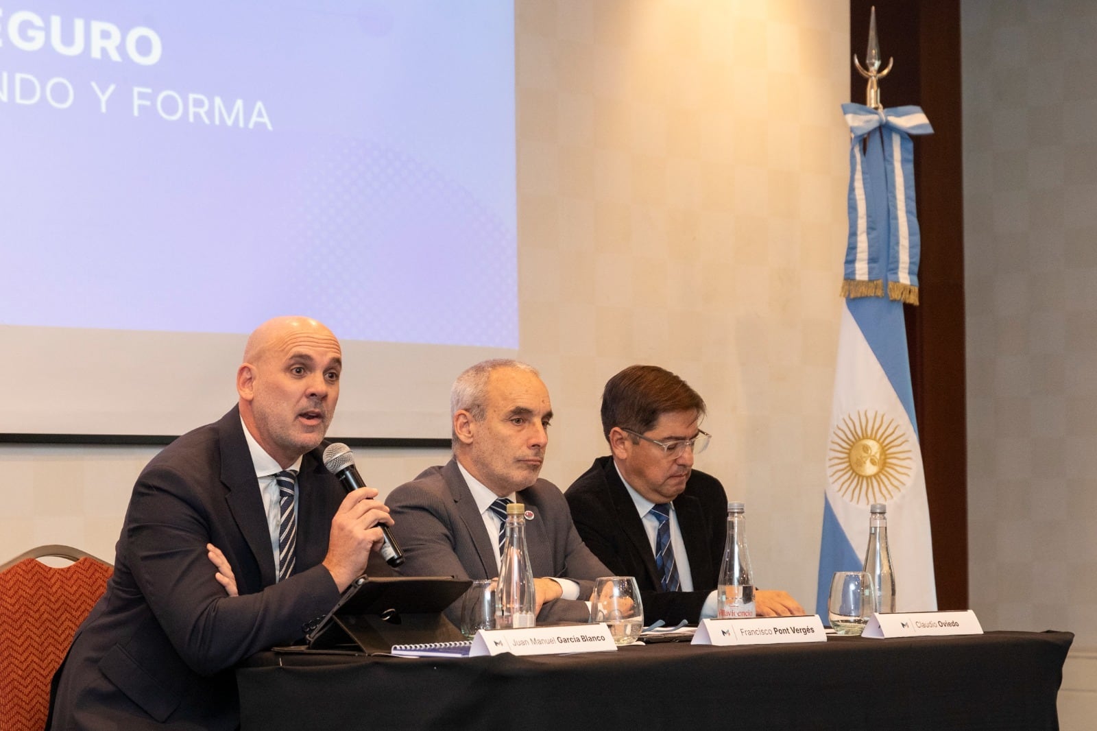 Crece la preocupación por estafas y buscan reforzar el acercamiento de los sectores público y privado