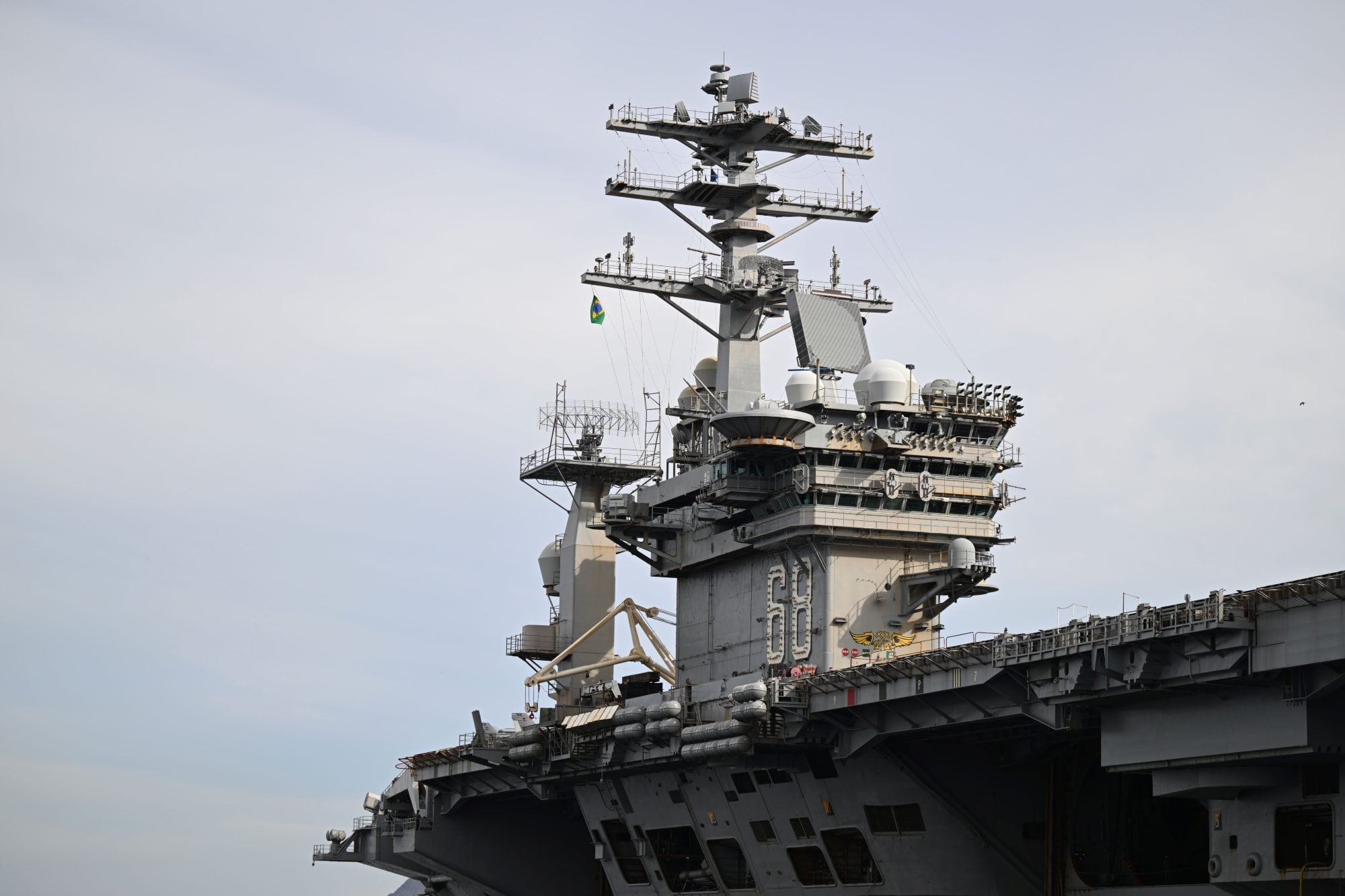 Imagen del 8 de mayo de 2026 del portaaviones USS Nimitz de la Armada de Estados Unidos tras su llegada para participar en el ejercicio conjunto