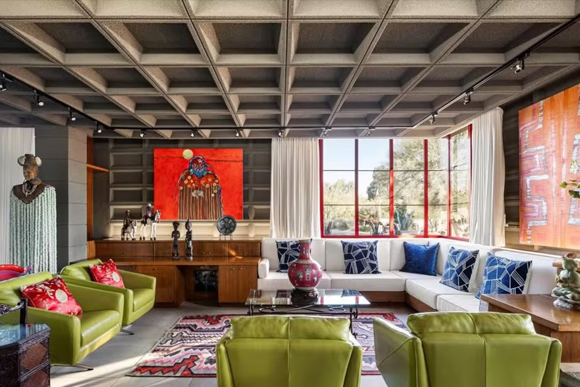 Llama la atención la técnica de bloques de hormigón moldeado del arquitecto Frank Lloyd Wright