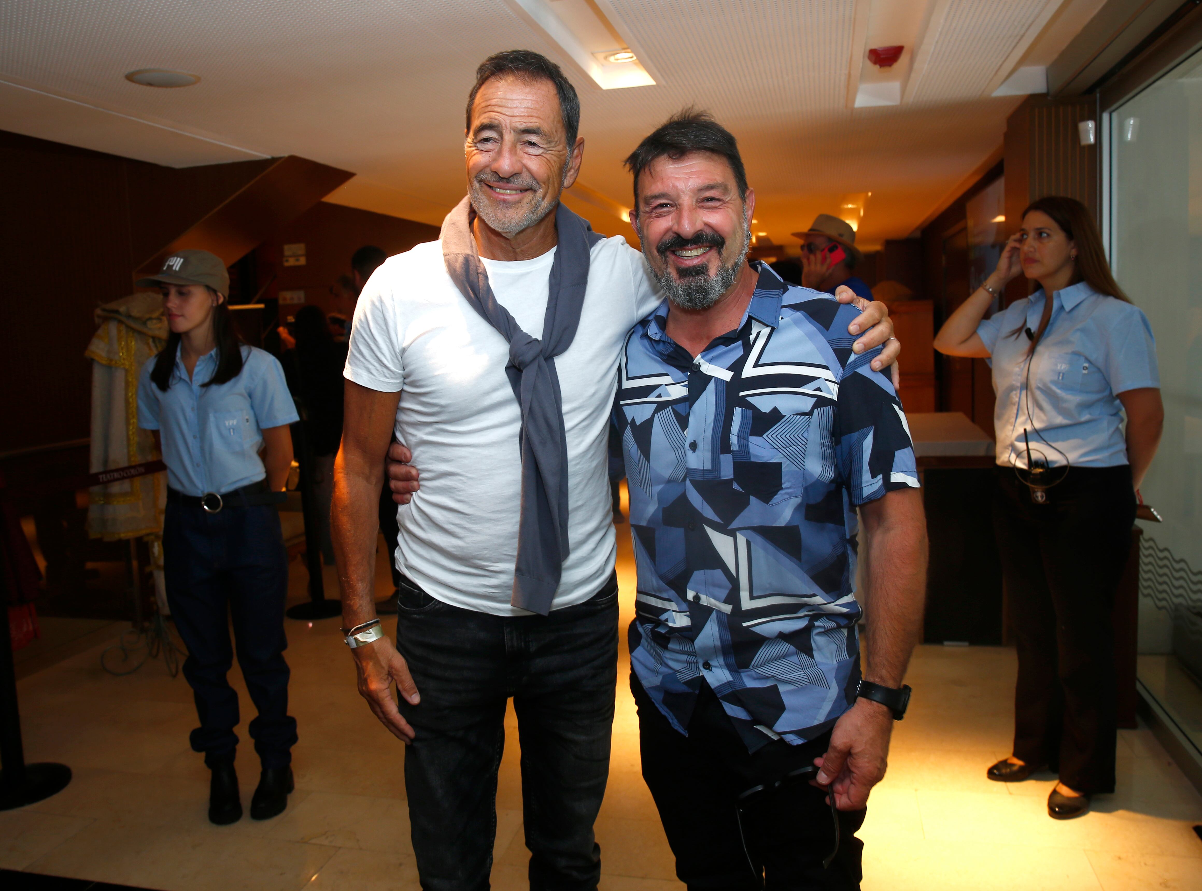 Martín Seefeld y Damián de Santo, amigos en la vida y compañeros de escenario en Una clase especial, la comedia que anoche subió a escena en el Lido, con dirección de Manuel González Gil
