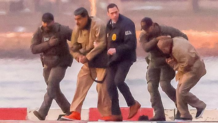 El presidente venezolano, Nicolás Maduro, se vio obligado a viajar a Nueva York, tras ser capturado por fuerzas estadounidenses.