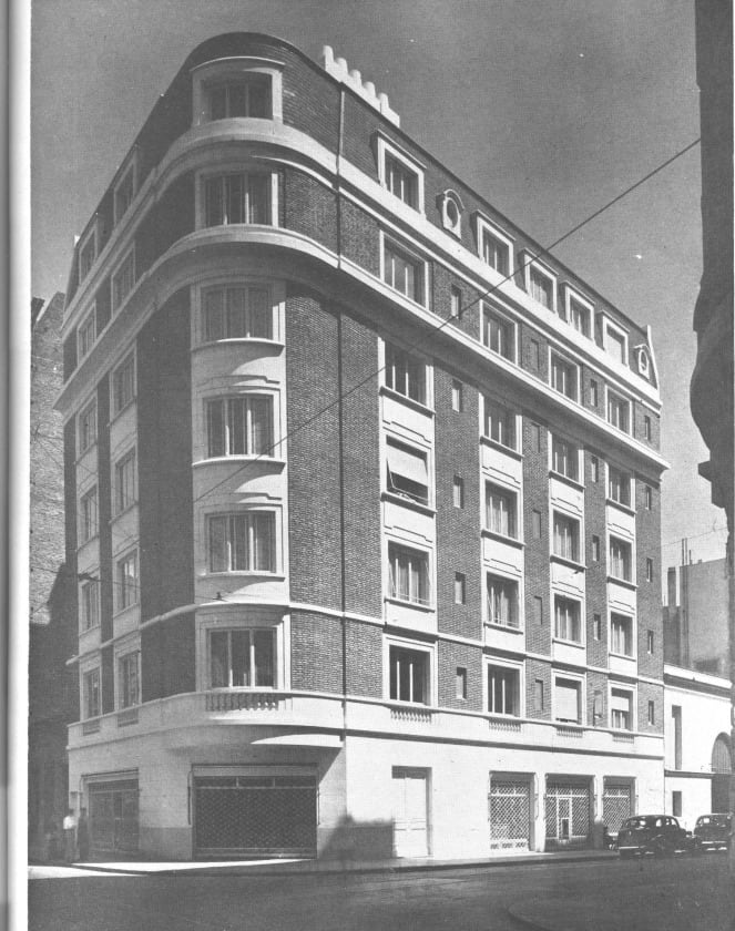 Imagen del edificio de Juncal y Uruguay publicada en la década del 40'