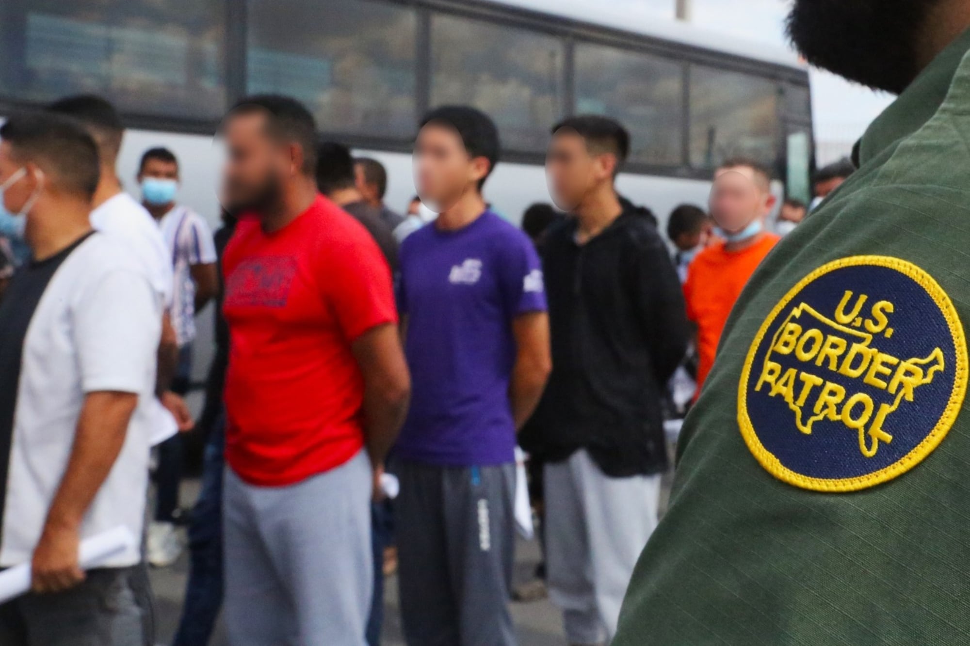 En noviembre, la Patrulla Fronteriza registró aproximadamente 46.610 encuentros entre los puertos de entrada a lo largo de la frontera suroeste