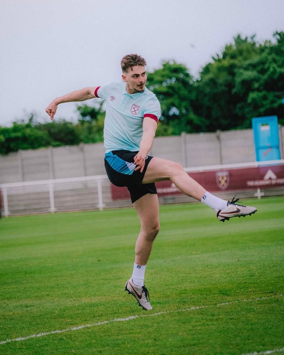 Fiennes es hincha del West Ham de Inglaterra