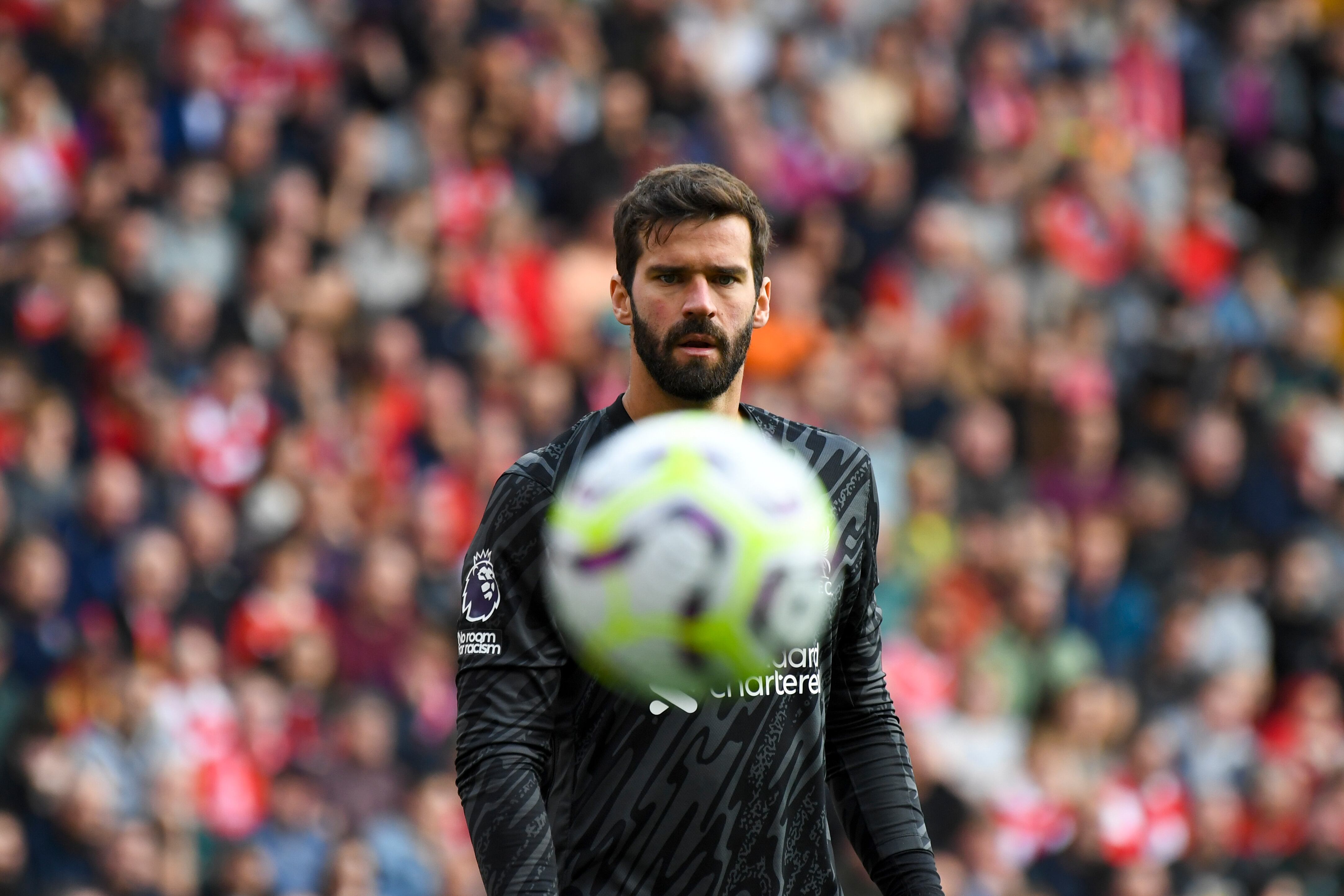 Alisson no estará ante la Argentina, ya que se retiró lesionado en el duelo de Brasil ante Colombia. (AP Foto/Rui Vieira)