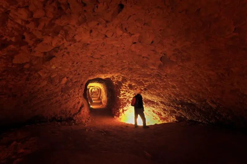 Para extraer el oro de las entrañas de la montaña, los romanos las perforaron y luego las inundaron con agua