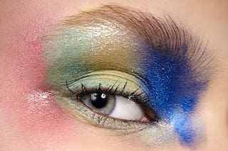 Maquillaje satinado: consejos para usarlo en piel, boca y ojos