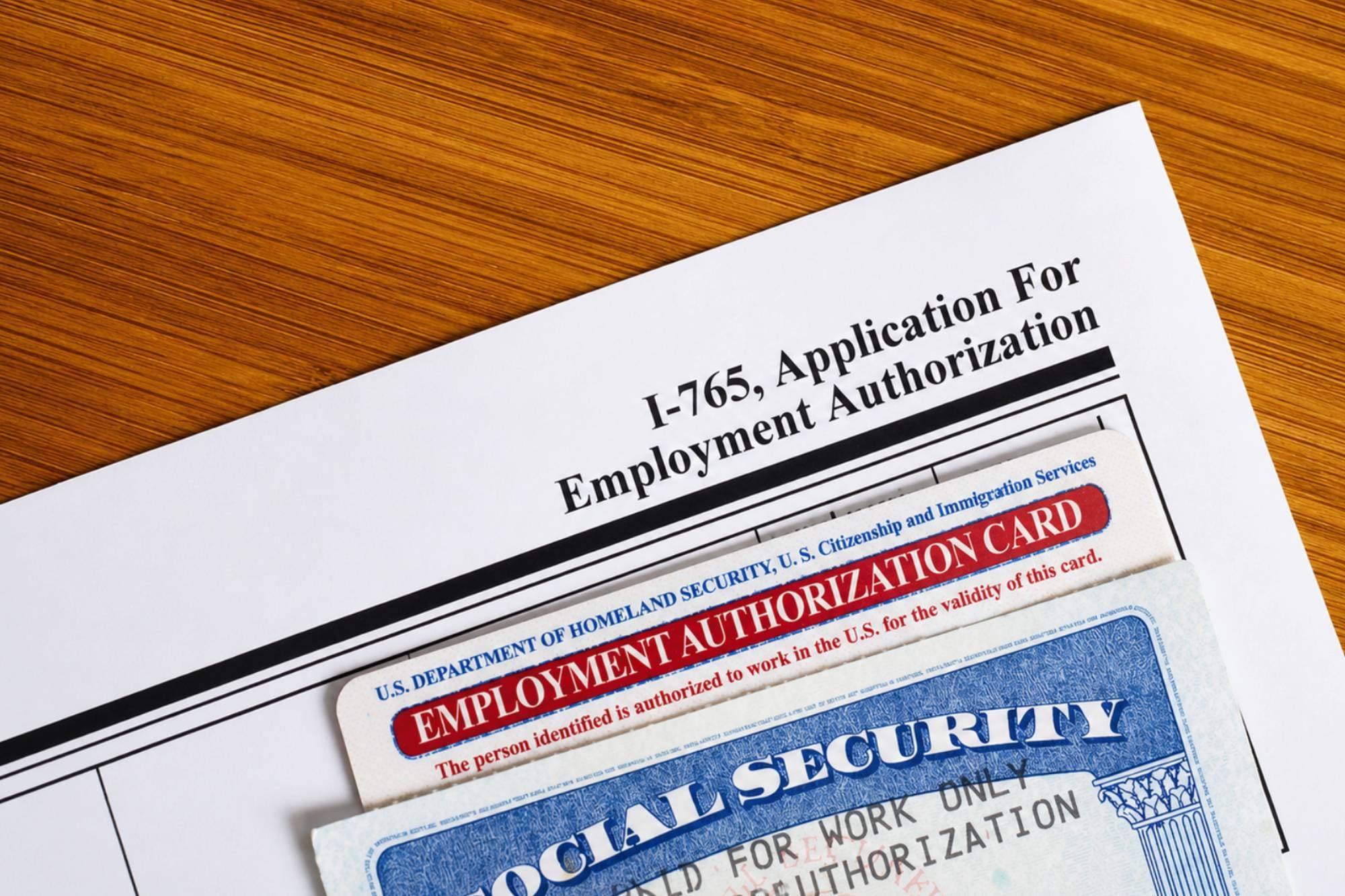 El formulario I-765 es la herramienta para obtener un permiso de trabajo, el cual puede tramitarse de forma simultánea o posterior a la solicitud de residencia, ante el Uscis en Florida