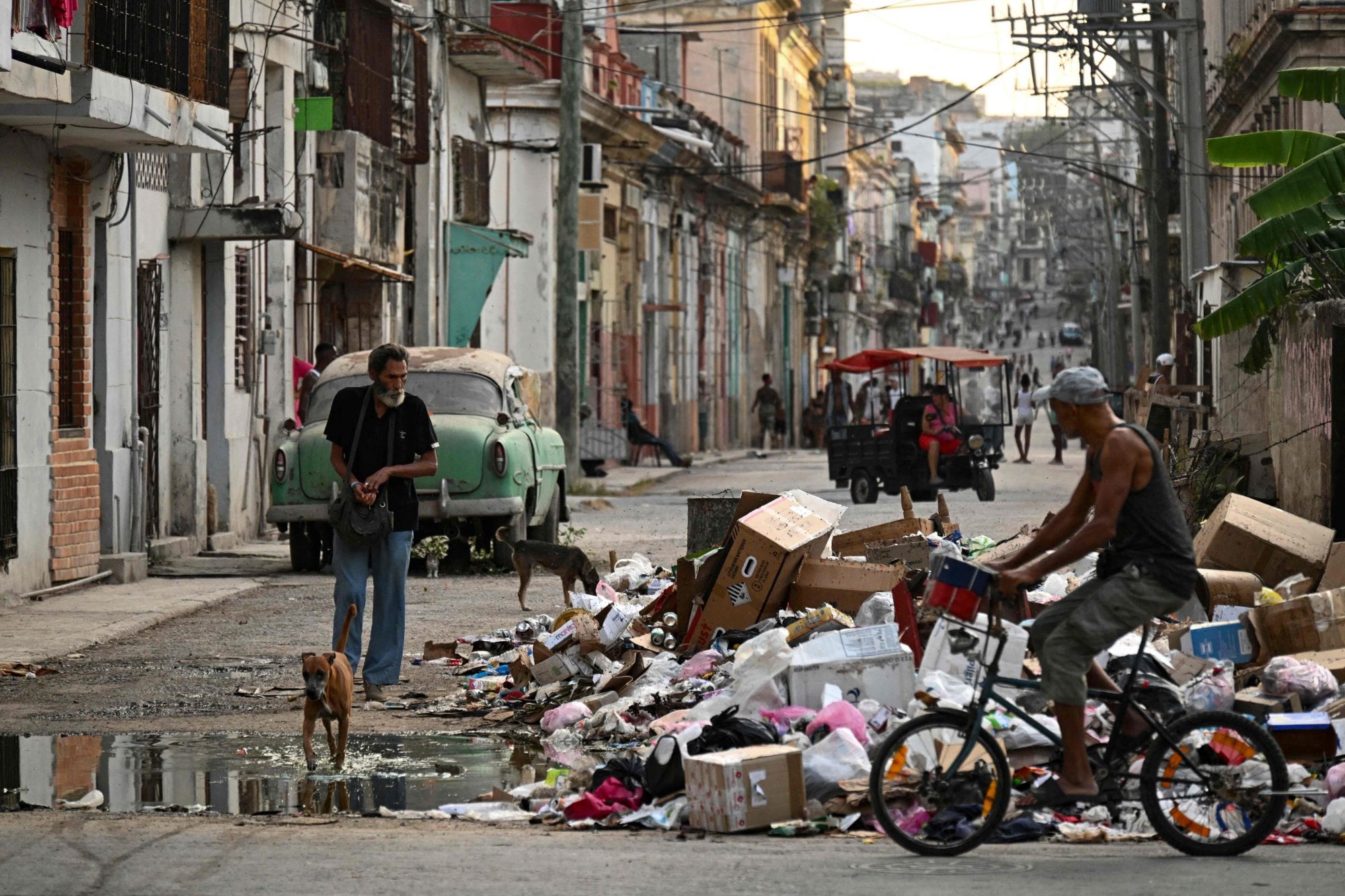 Golpeada por una grave crisis económica durante los últimos cinco años, el país sufre regularmente cortes de energía generalizados o parciales