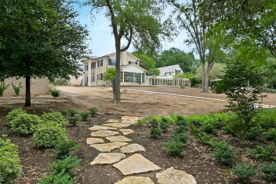 La casa de Emma Stone se ubica a 800 metros del embarcadero Walsh en el lago Lady Bird y a minutos del centro de Austin